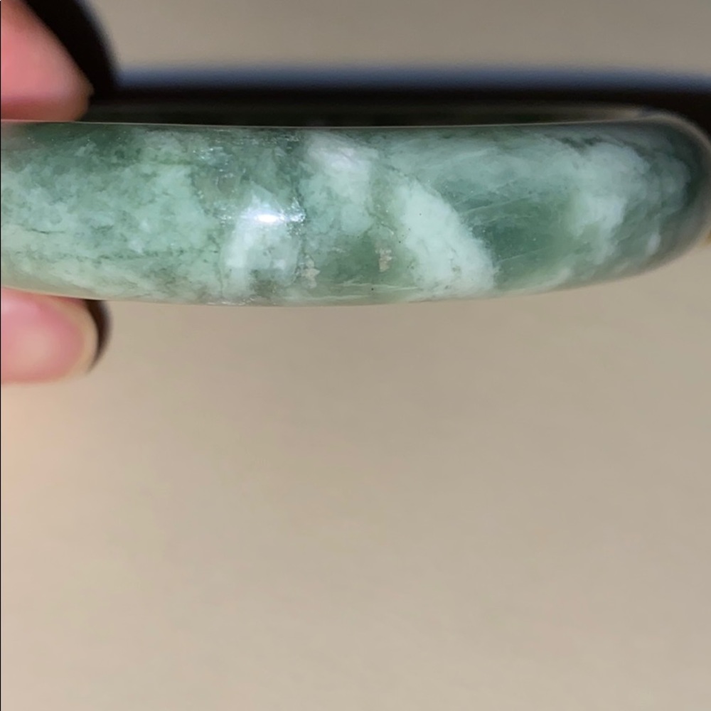 Green jadeite jade bangle - Picture 7 of 8